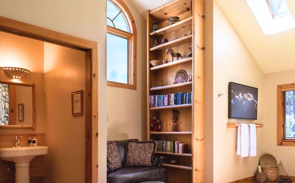 Meadow20Bright20Suite20at20RiverSong20Inn2029