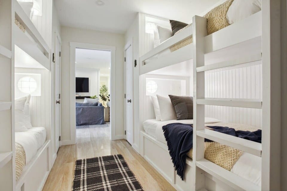 Bedroom 6: 2 Single over Single Bunk Style beds