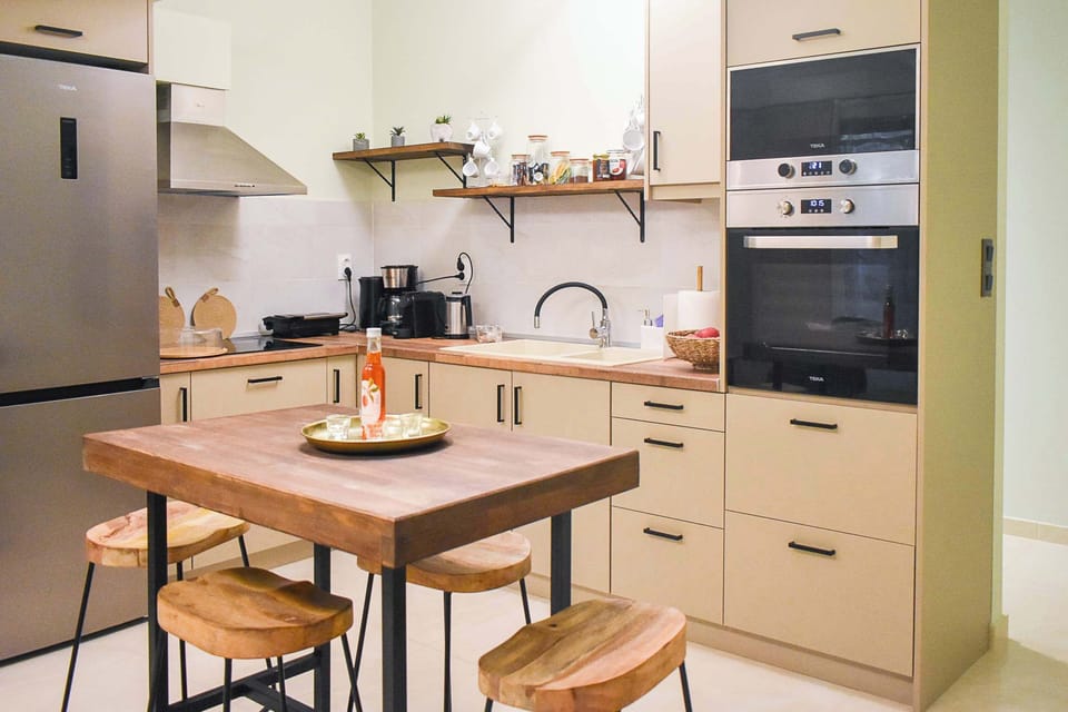 Fully Equipped Kitchen with Dining table