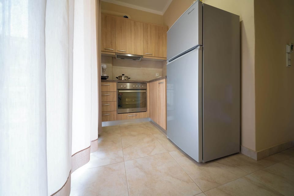 Modern Kitchen Fully Equipped with Appliances and Essentials
A sleek and practical kitchen area with everything needed for cooking at home.
