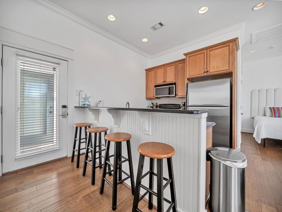 "Simply the Beach" carriage house in Seacrest!