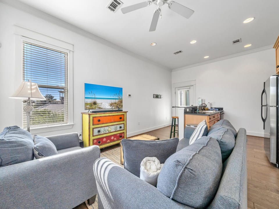 "Simply the Beach" carriage house in Seacrest!