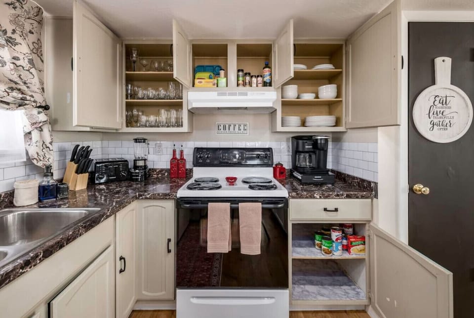 Cook with ease in this well-equipped kitchen complete with coffee maker, toaster, and all your cooking essentials.