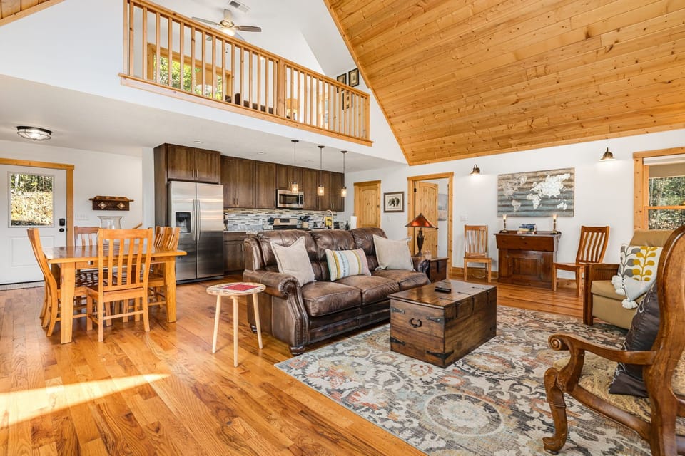 Serenade Shores - Open Floorplan Living Area