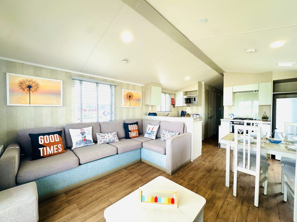 Living Room / Lounge