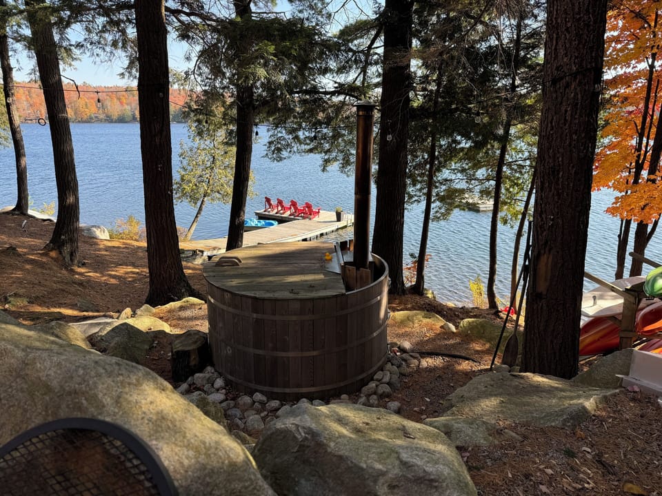 Wood burning hot tub. Additional charge of $500 per week. Message for details.