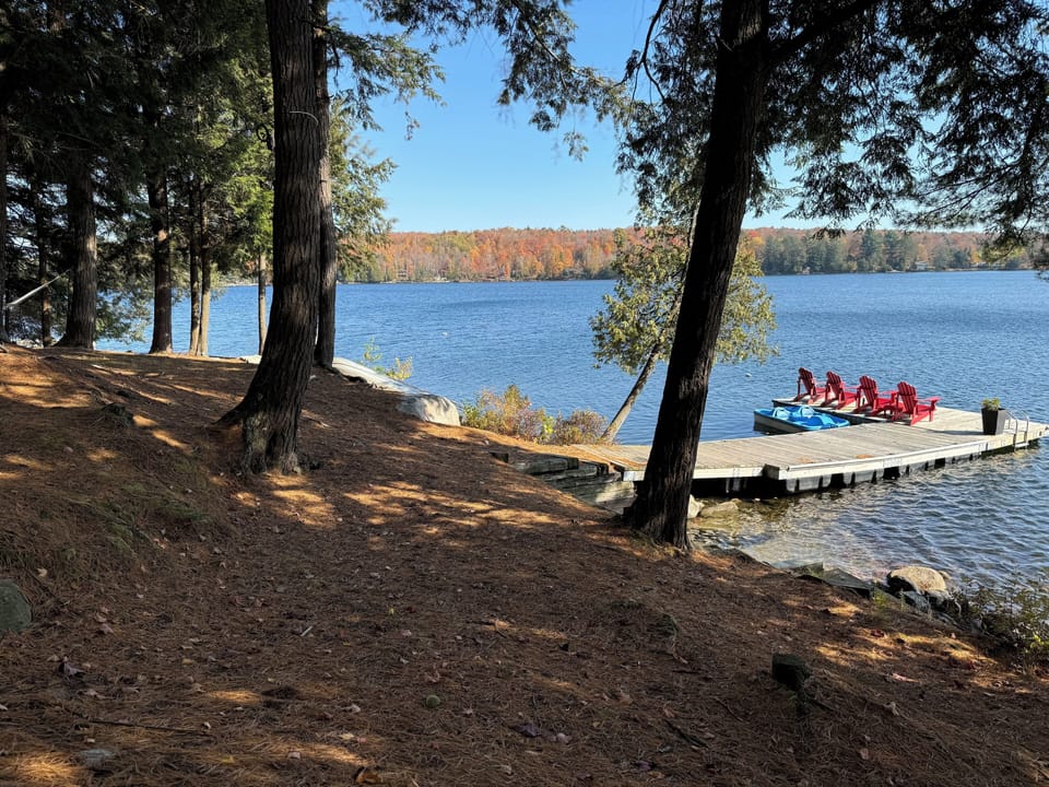 Dock, plenty of space for boats, deep diving off the front. 