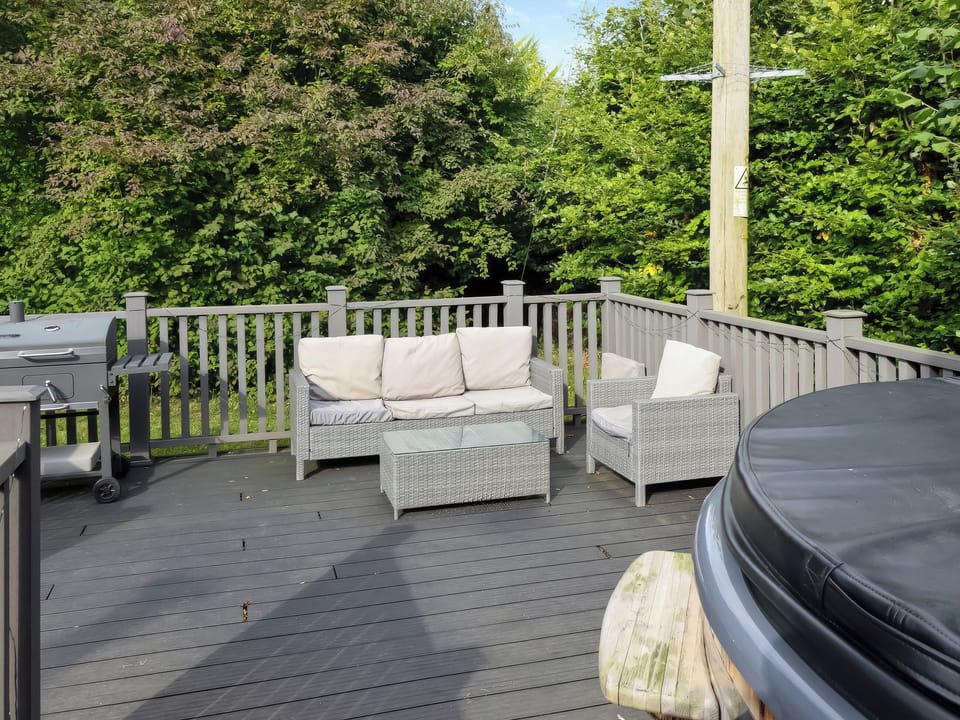 Decking | Paws in the Pines, Frithville, near Lincolnshire