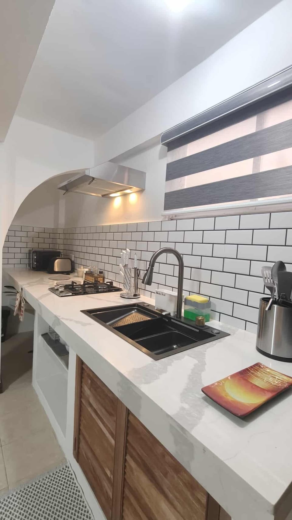 fully equipped kitchen , Gas hob ,microwave ,fridge, rice cooker and toaster.