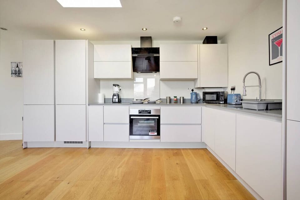 Bright and functional kitchen – perfect for long or short stays