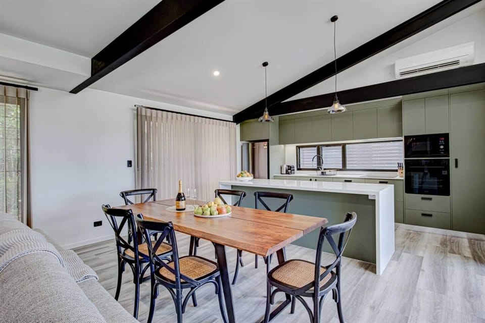 8. Maisie - Dining to Kitchen 