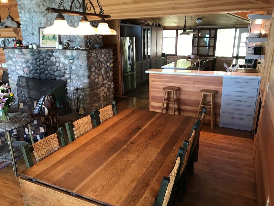 Seating for all at this expandable dining table