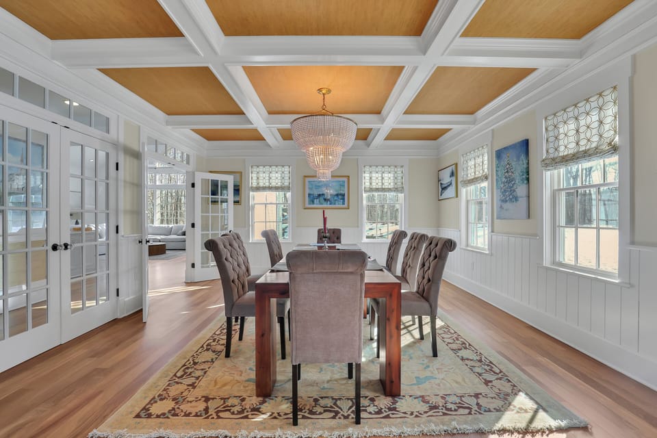 Dining room, sits 8