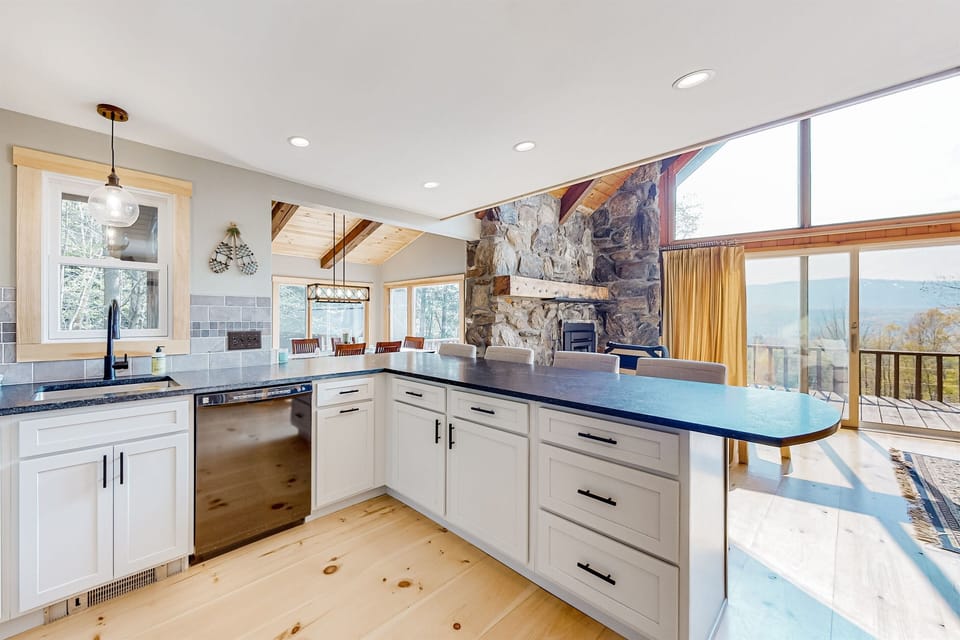 Mad river ski chalet kitchen 3