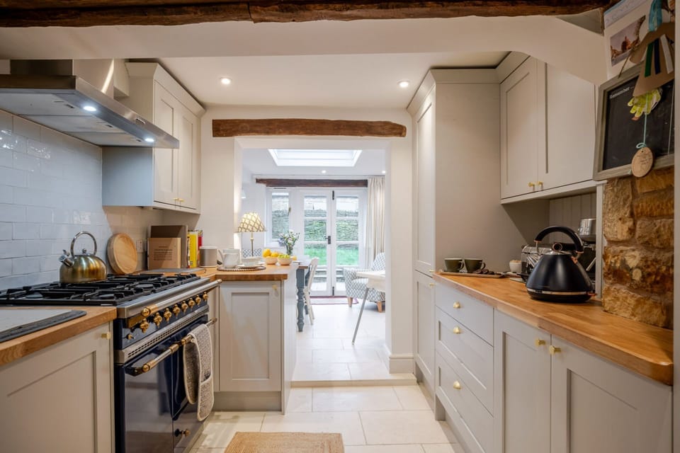 Stonecrop Cottage Kitchen/Breakfast Room - StayCotswold