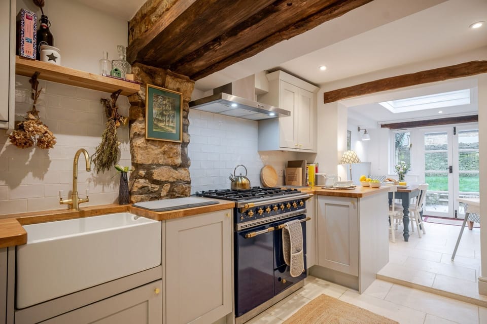 Stonecrop Cottage Kitchen/Breakfast Room - StayCotswold