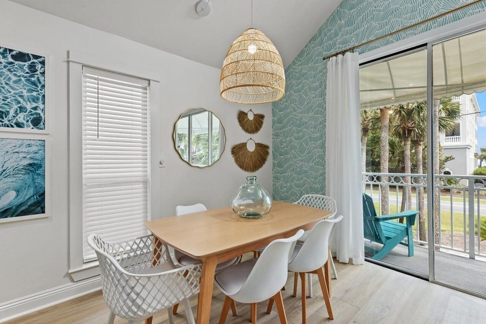 7A Upstairs Unit  Dining Table With Seating For 6
