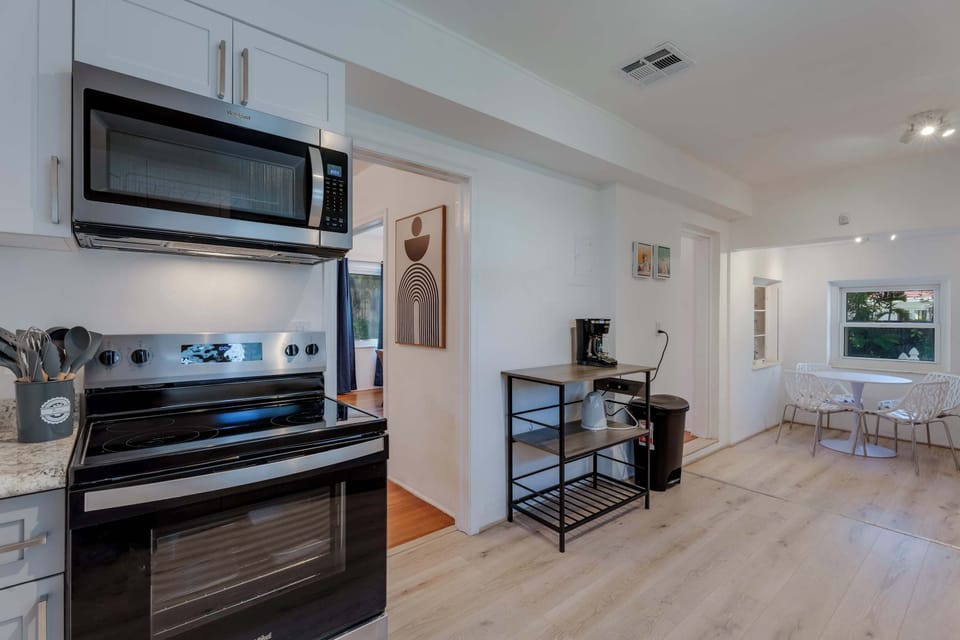 large kitchen with breakfast nook
