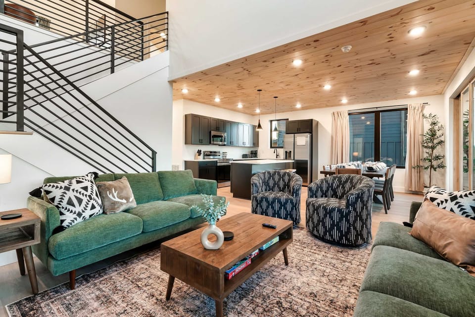 Stylish furnishings and an airy design create the perfect gathering spot!