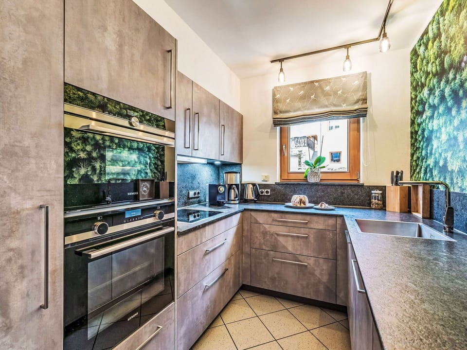 Kitchen, Kitchen Appliance, Countertop, Major Appliance, Interior Design, Flooring, Cabinetry, Home Appliance, Furniture, Floor