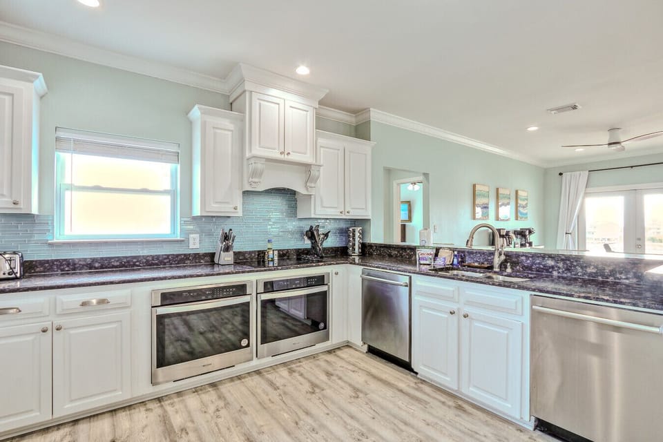 Full stocked kitchen w/double appliances!
