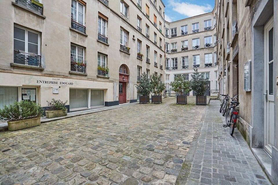 jolie cour de l'immeuble