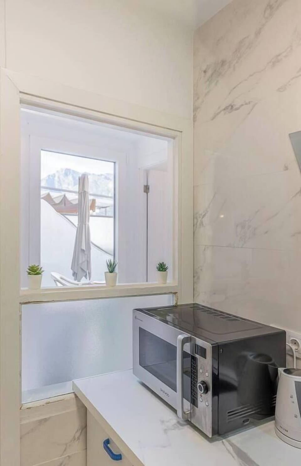 Kitchen: Fully equipped kitchen with appliances and washer, ideal for long stays. (3)