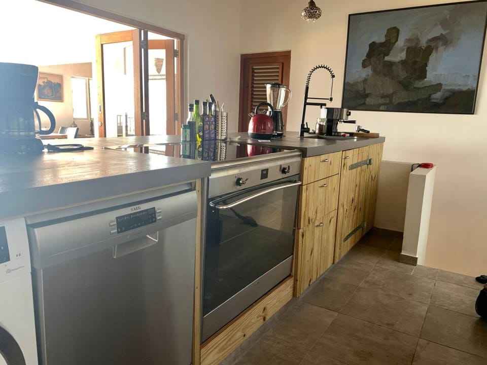 Large island kitchen.