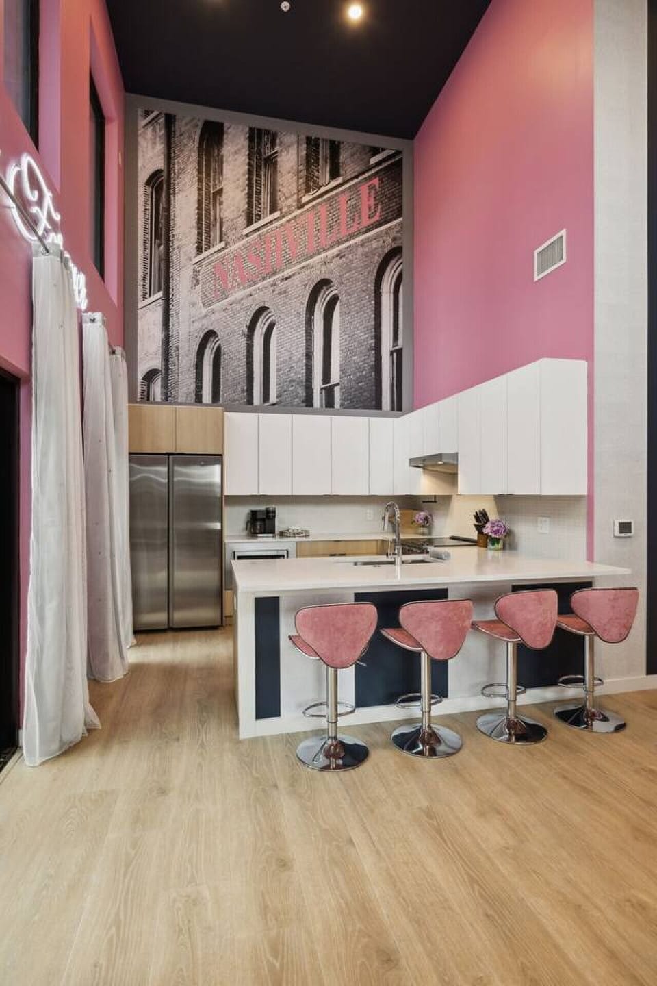 Fully equipped kitchen with everything you`d need to make a home cooked meal, Keurig coffee maker and coffee provided