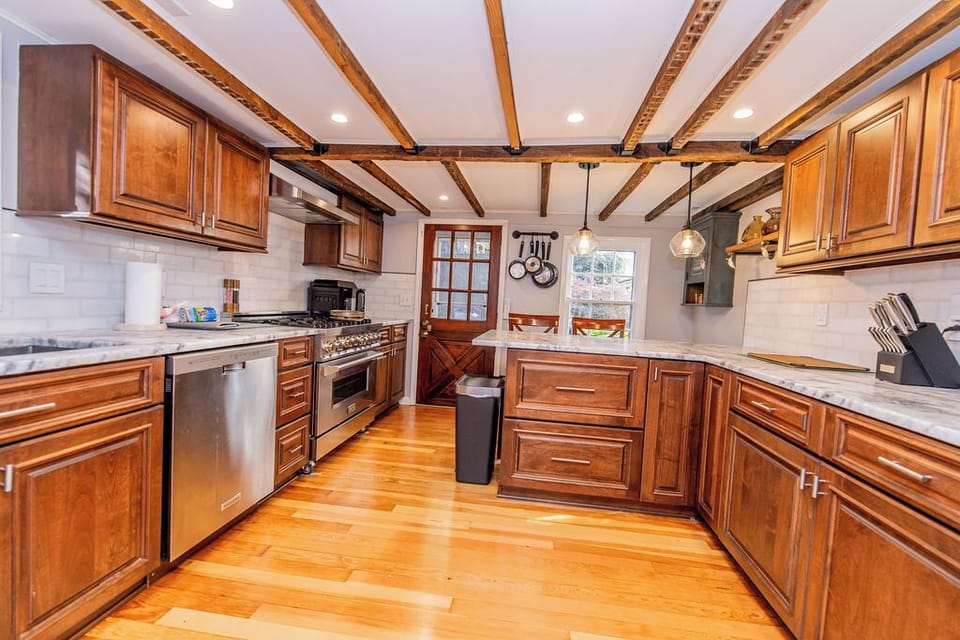 Updated kitchen with all major appliances
