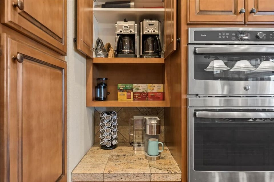 Complementary coffee and tea