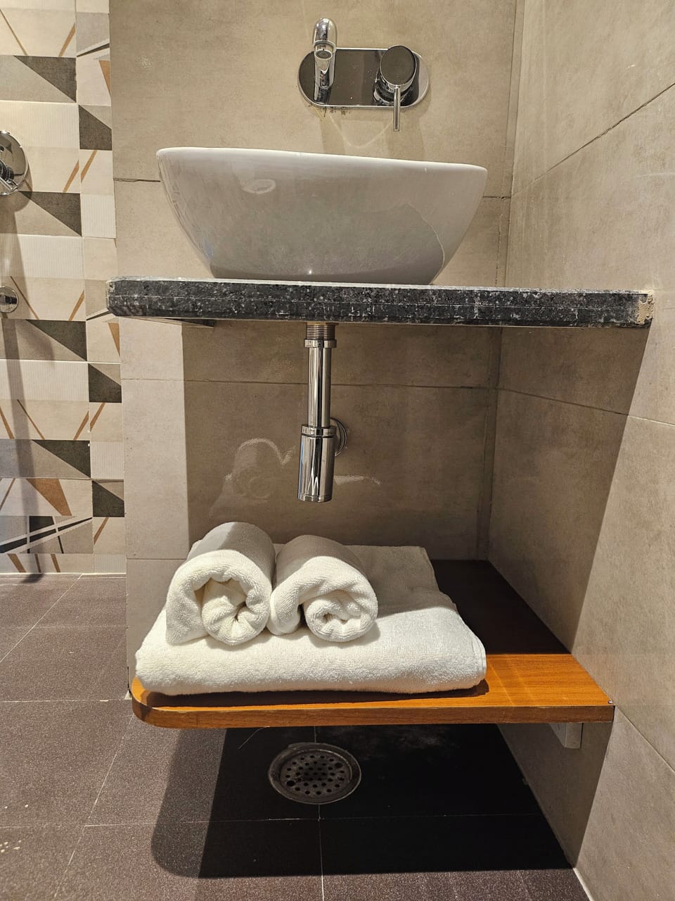 Fresh towels are always stacked.