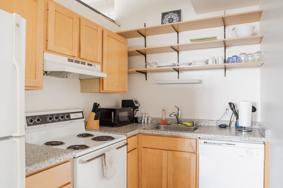 Full kitchen