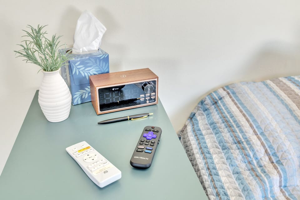 Furniture, Bed, Pottery, Screen, Bedroom