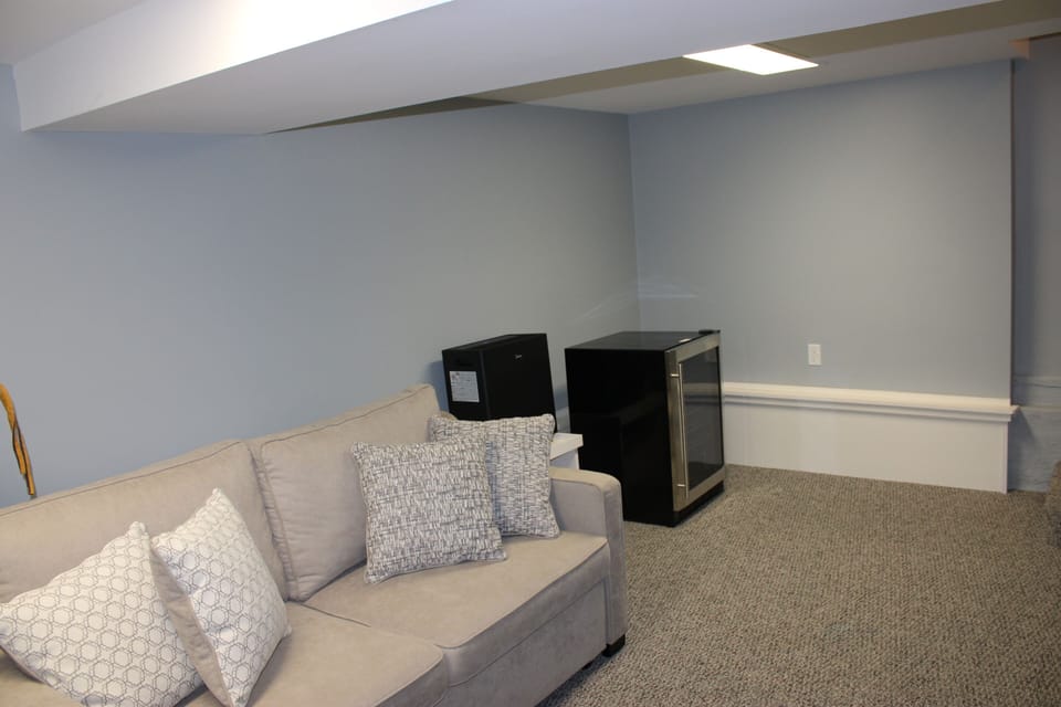 Downstairs Living room has a pull out sofa.