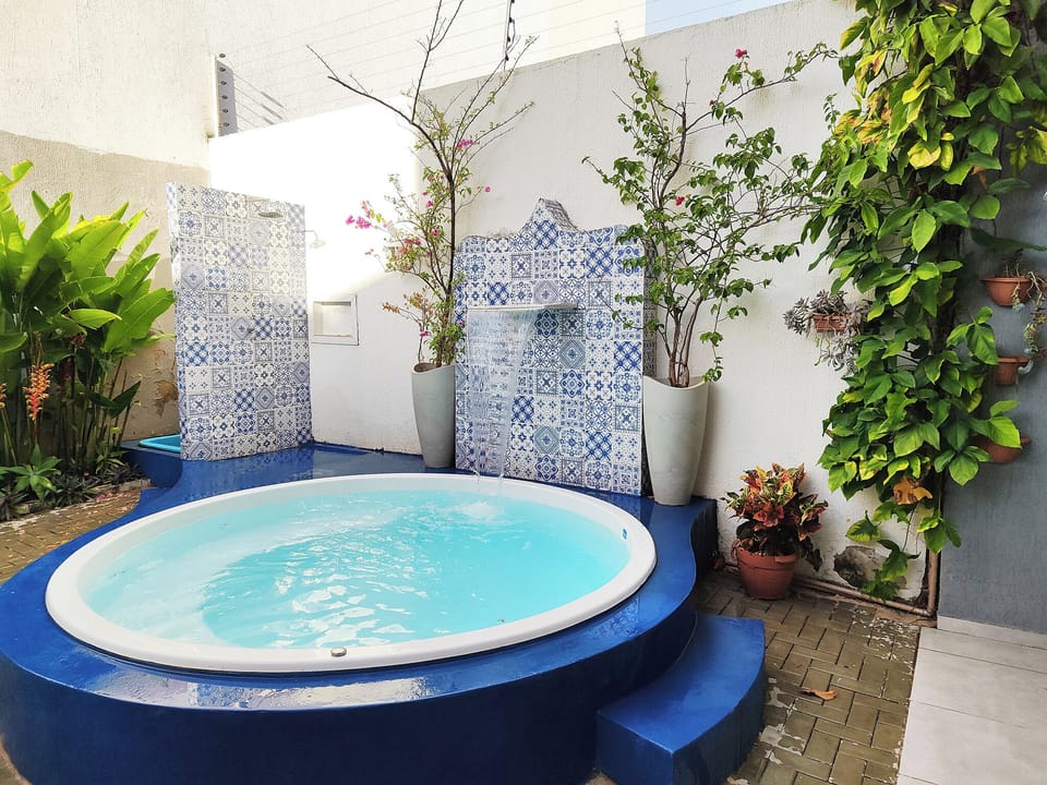 Outdoor spa tub