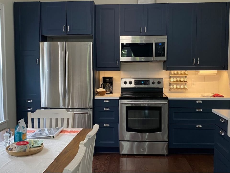 Newly remodeled and well appointed full kitchen.