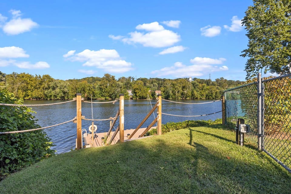 Wake up the serene waterfront backdrop views of the Schuylkill River!