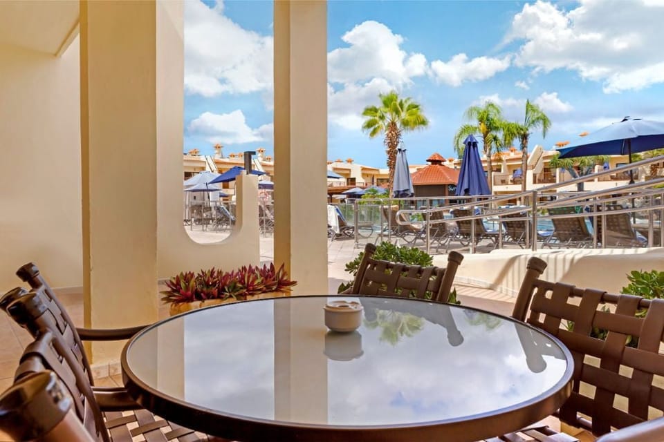 Dine al fresco under the shade.