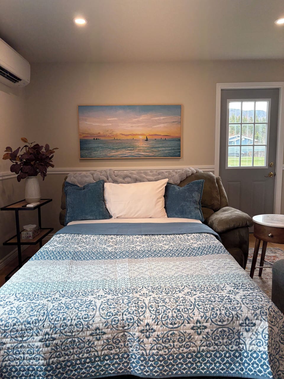 Pull out bed.