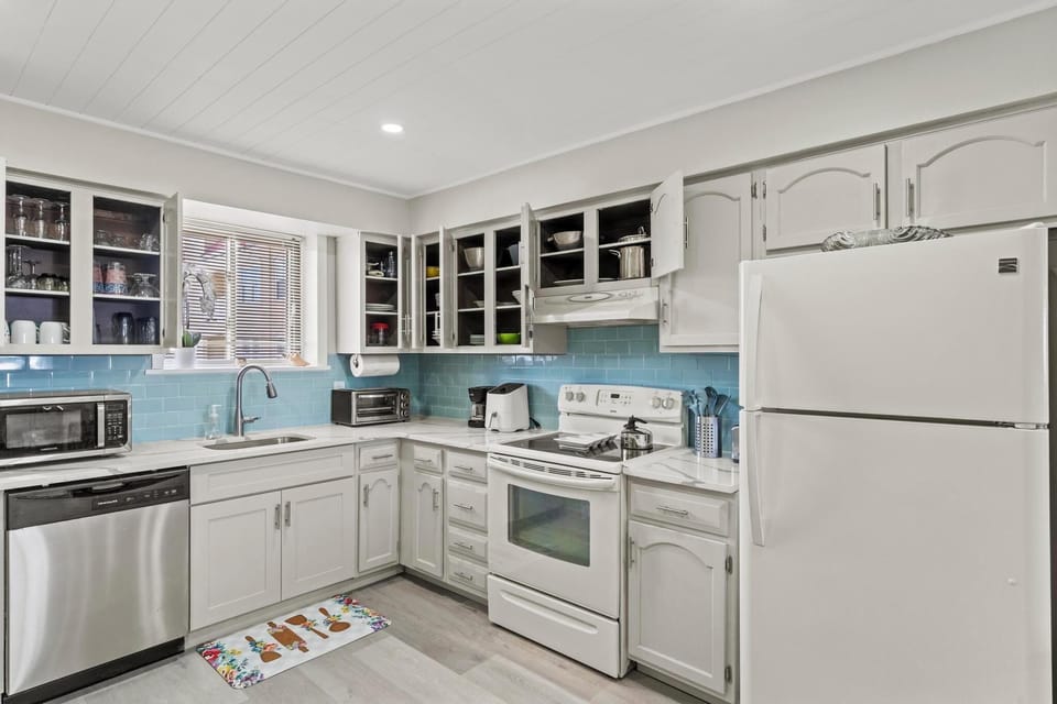 Full kitchen 