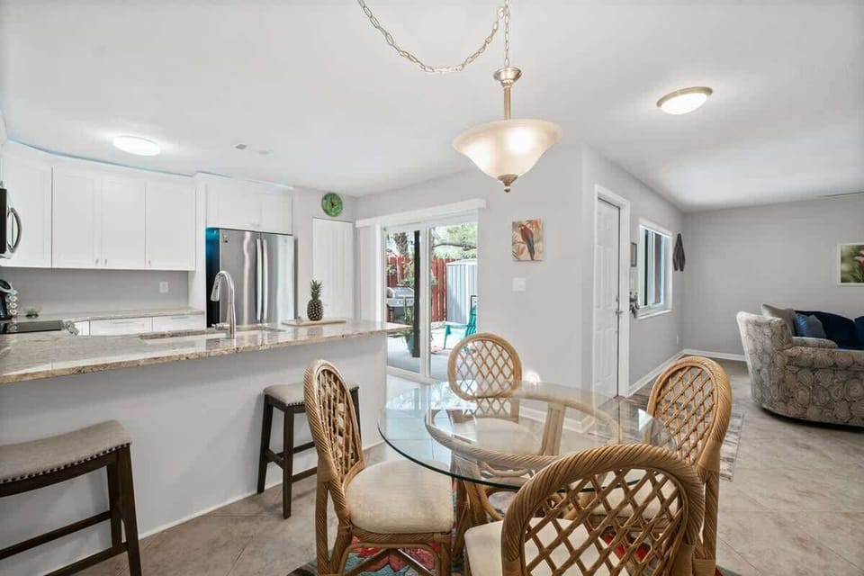 Dining table seats 4