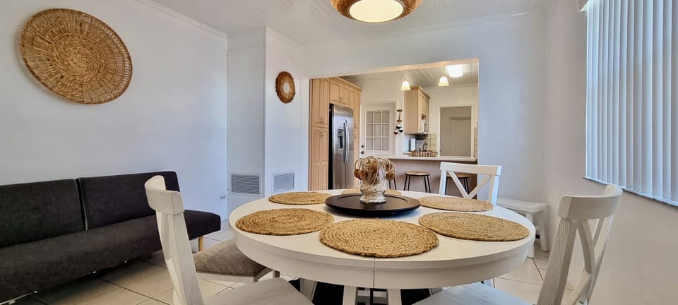 Dining and lounge area