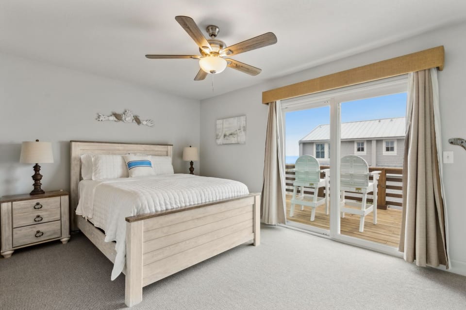 Master bedroom (with ocean views)