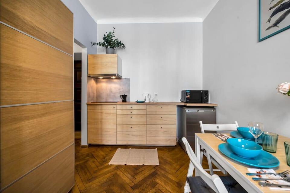 Kitchen with Microwave | Book Now with RENTUJEMY.COM