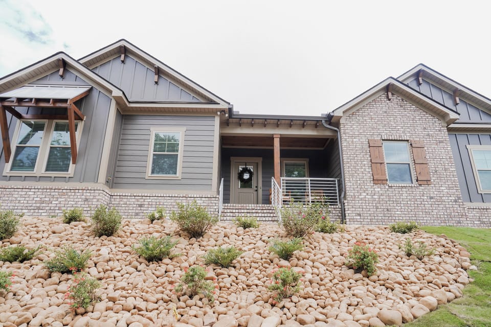 Middle Unit of a tri-plex.