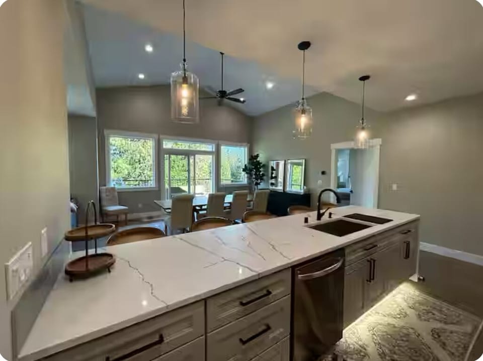 Visit while preparing a yummy meal! Kitchen has anything one could need!