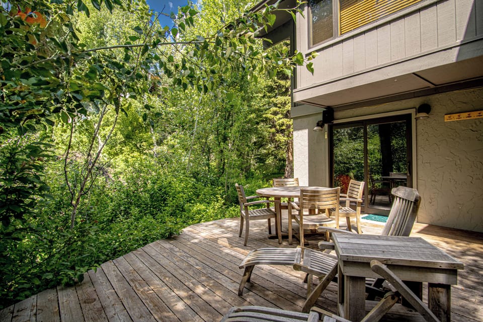 Furnished outdoor patio