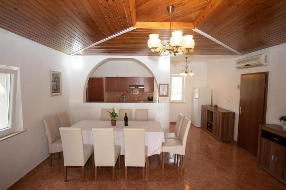 Dining room 1