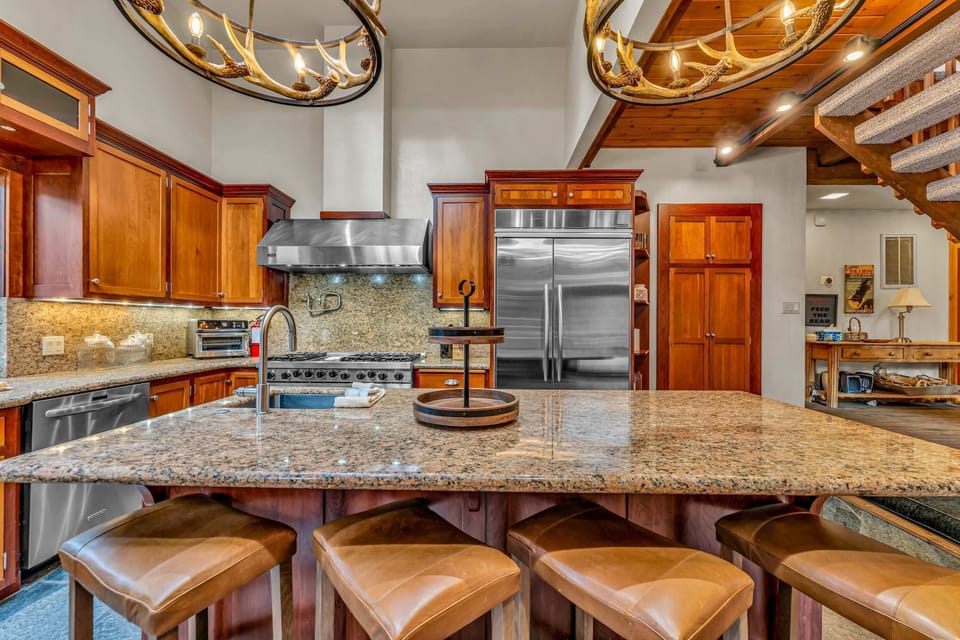 Kitchen: KitchenAid appliances, drip coffee maker, toaster, Crockpot, waffle maker, food processor